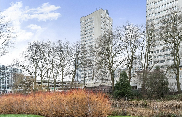 3 bedroom apartment for sale - Neville Gill Close, London, SW18