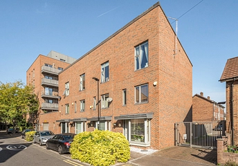 3 bedroom house for sale - Charford Road, London, E16