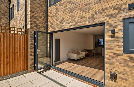 2 bedroom house for sale - Holmwood Road, Enfield, EN3