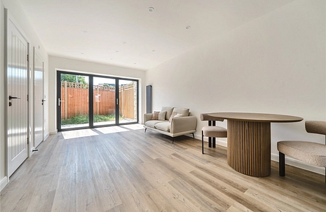 2 bedroom house for sale - Holmwood Road, Enfield, EN3