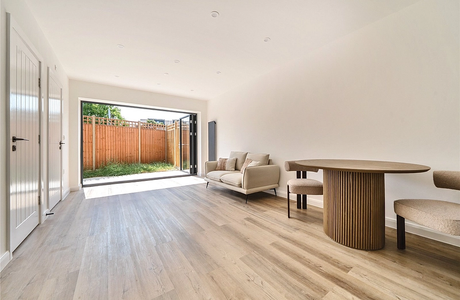 2 bedroom house for sale - Holmwood Road, Enfield, EN3