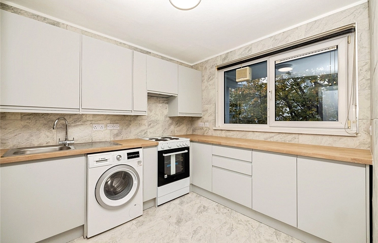 3 bedroom apartment to rent - Battersea Park Road, London, SW8