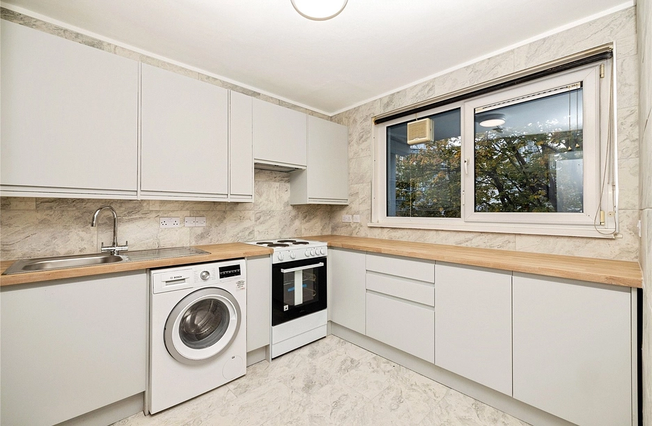 3 bedroom apartment to rent - Battersea Park Road, London, SW8