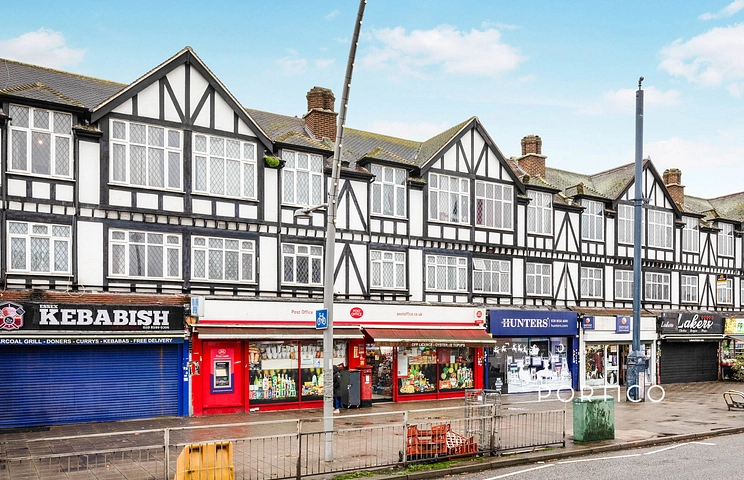 2 bedroom apartment to rent - Tudor Parade, High Road, Romford, RM6 - Property View 1