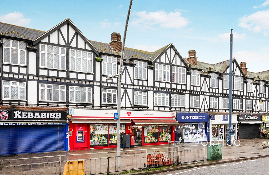 2 bedroom apartment to rent - Tudor Parade, High Road, Romford, RM6 - Property View 1