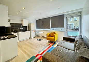 4 bedroom apartment to rent - Mursell Estate, London, SW8 - Property View 1