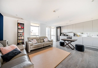 3 bedroom apartment for sale - Ruckholt Road, London, E10