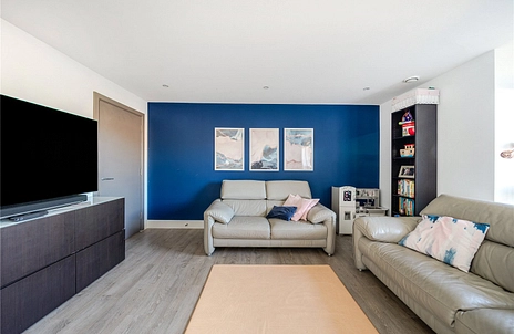 3 bedroom apartment for sale - Ruckholt Road, London, E10