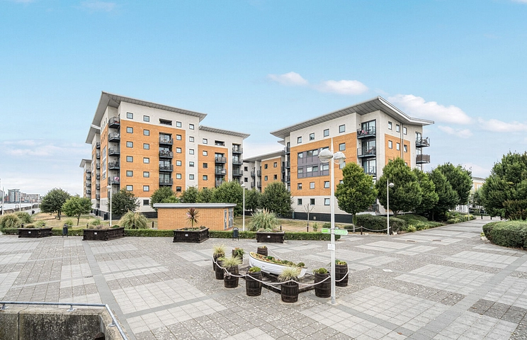 1 bedroom apartment for sale - Fishguard Way, London, E16