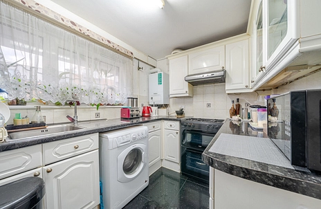 3 bedroom maisonette for sale - Grove Crescent Road, London, E15