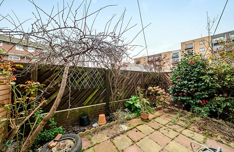 3 bedroom maisonette for sale - Grove Crescent Road, London, E15