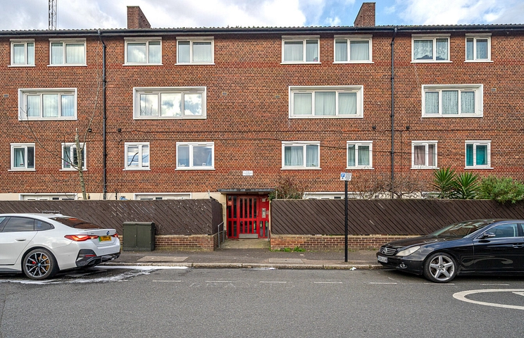 3 bedroom maisonette for sale - Grove Crescent Road, London, E15
