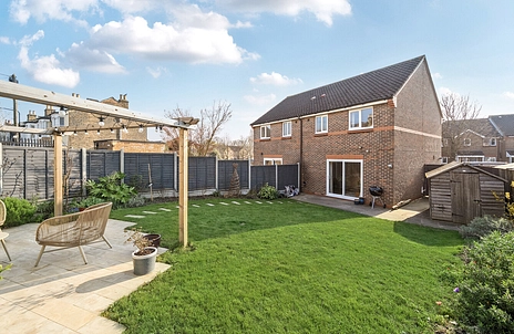 2 bedroom house for sale - Brunel Road, London, E17