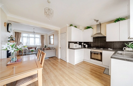 3 bedroom house for sale - Highfield Road, Woodford Green, IG8 - Property View 3