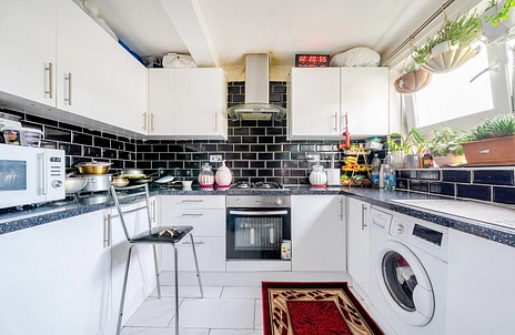 2 bedroom apartment for sale - Grantham Road, London, E12 - Property View 3