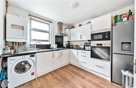 3 bedroom maisonette for sale - Radbourne Road, London, SW12