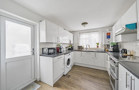 2 bedroom house for sale - Morton Road, London, E15