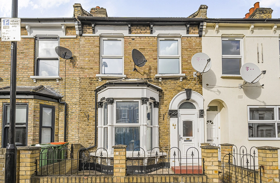 2 bedroom house for sale - Morton Road, London, E15