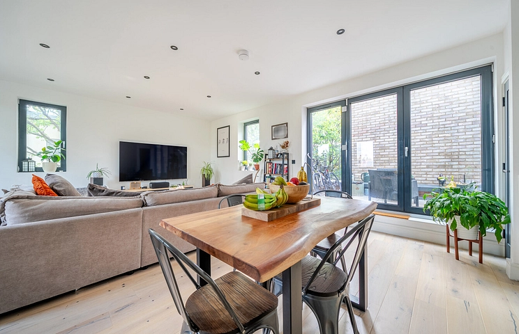 3 bedroom maisonette for sale - Radlett Close, London, E7 - Property View 1