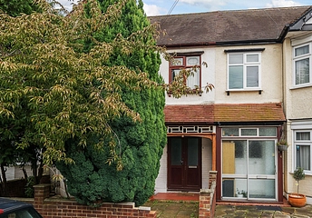 3 bedroom house for sale - Bentley Drive, Ilford, Essex, IG2 - Property View 1