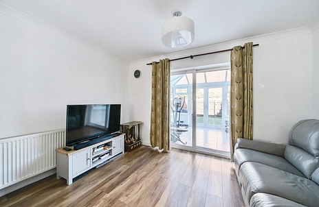 2 bedroom house for sale - Piper Way, Ilford, IG1