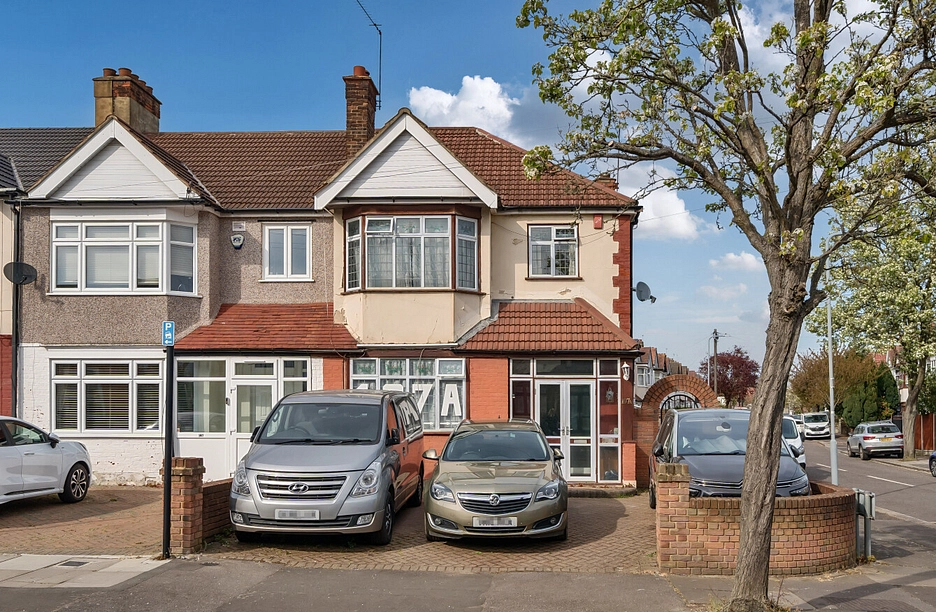 3 bedroom house for sale - Otley Drive, Ilford, IG2 - Property View 1