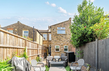 3 bedroom house for sale - Edinburgh Road, London, E13