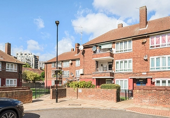 3 bedroom apartment for sale - Fendt Close, London, E16