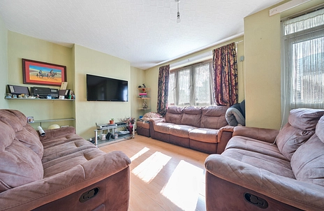 3 bedroom apartment for sale - Fendt Close, London, E16
