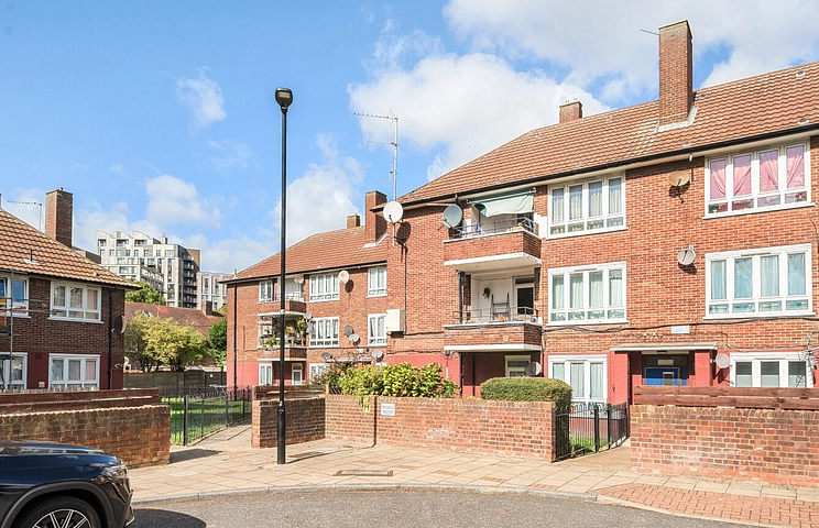 3 bedroom apartment for sale - Fendt Close, London, E16