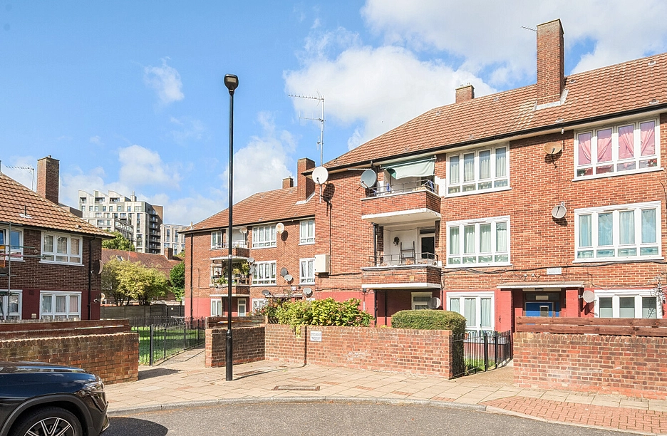 3 bedroom apartment for sale - Fendt Close, London, E16
