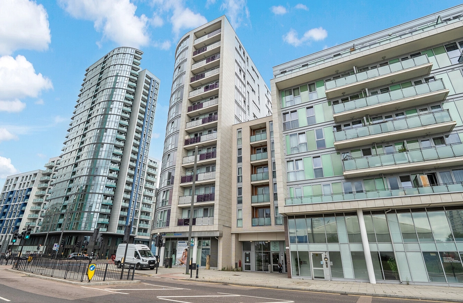 2 bedroom apartment for sale - Rick Roberts Way, London, E15