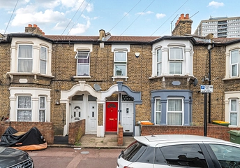 3 bedroom apartment for sale - Carson Road, London, E16