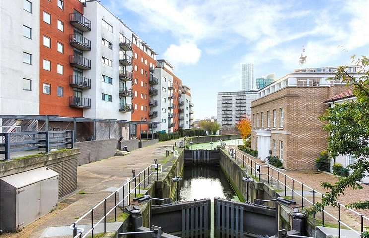 2 bedroom apartment for sale - High Street, London, E15