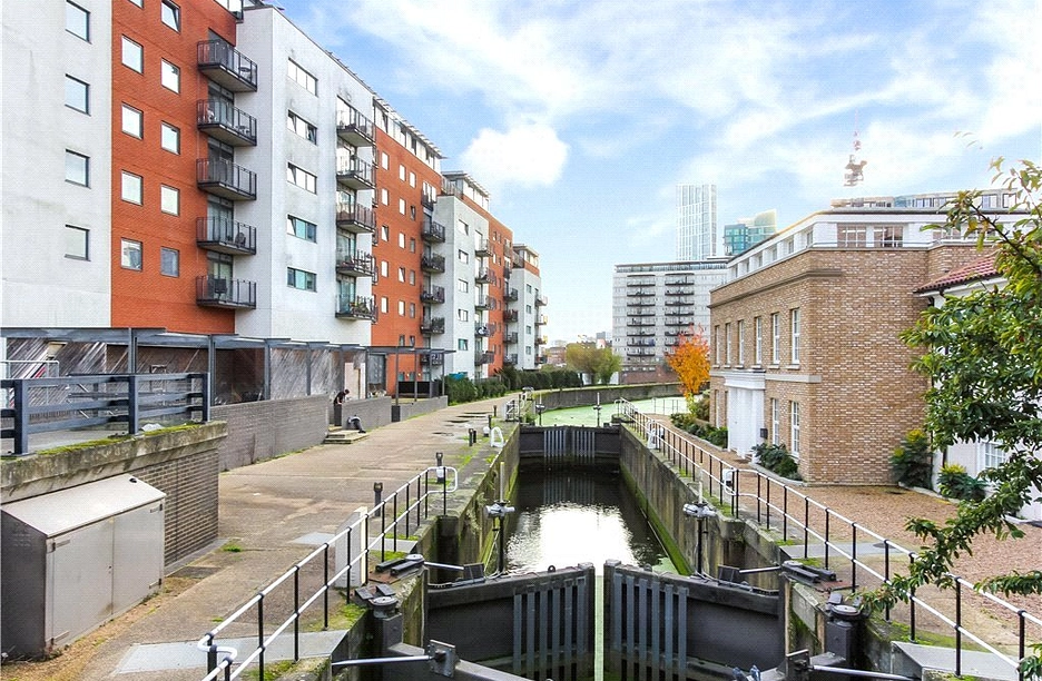 2 bedroom apartment for sale - High Street, London, E15