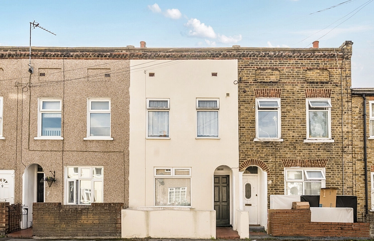 3 bedroom house for sale - Garfield Road, London, E13