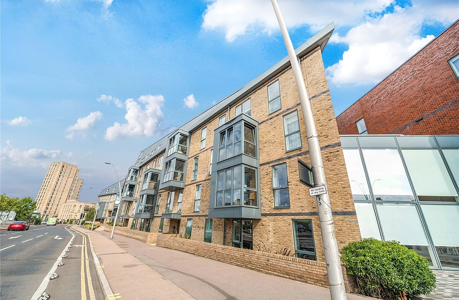 2 bedroom apartment for sale - Ruckholt Road, Leyton, London, E10