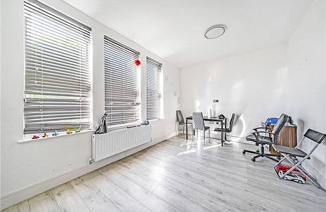 3 bedroom apartment for sale - Lea Bridge Road, Leyton, London, E10 - Property View 3