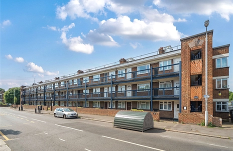 1 bedroom apartment for sale - Essex Road South, London, E11 - Property View 2