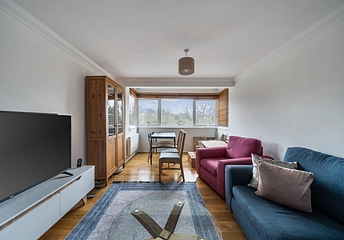 2 bedroom apartment for sale - High Road, Woodford Green, IG8 - Property View 1