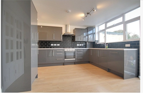 3 bedroom house for sale - Overton Road, Leyton, E10