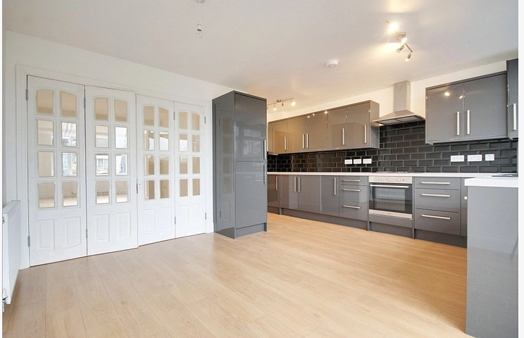 3 bedroom house for sale - Overton Road, Leyton, E10