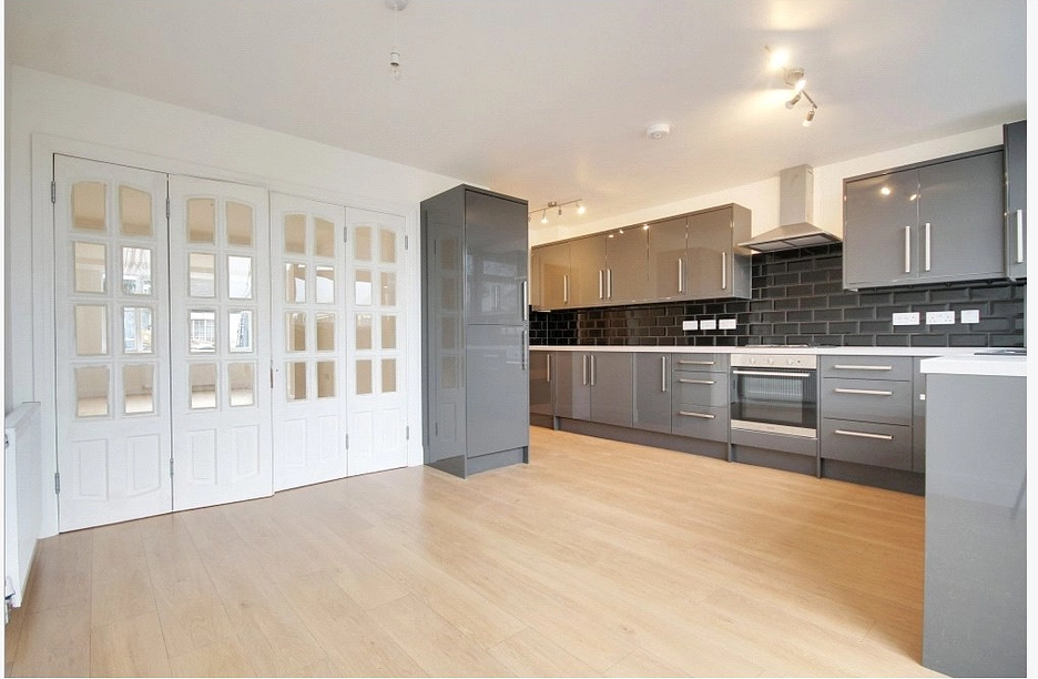 3 bedroom house for sale - Overton Road, Leyton, E10