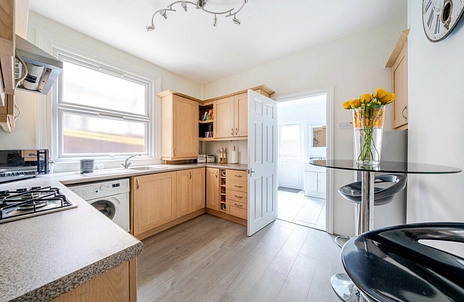 2 bedroom maisonette for sale - Valetta Road, London, W3