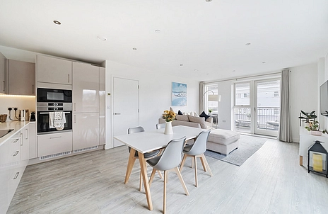 2 bedroom apartment for sale - Trinity Way, London, W3