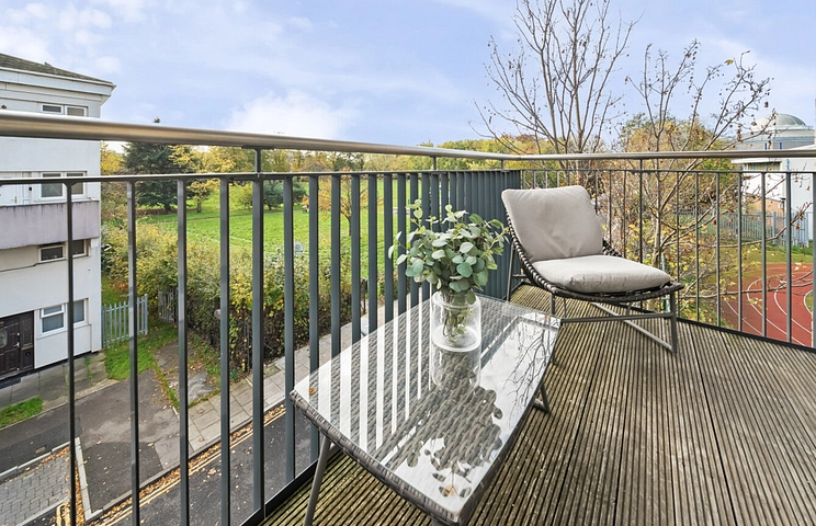 2 bedroom apartment for sale - Trinity Way, London, W3