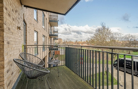 2 bedroom apartment for sale - Trinity Way, London, W3