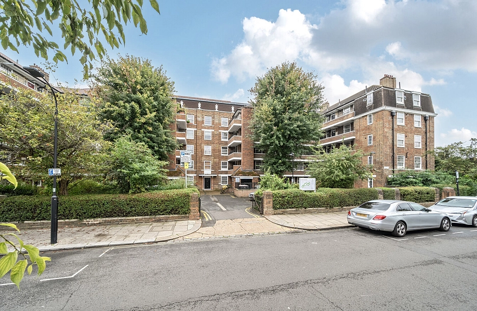 3 bedroom apartment for sale - Emlyn Gardens, London, W12