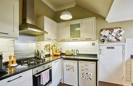 2 bedroom apartment to rent - Knollys Road, Streatham, London, SW16