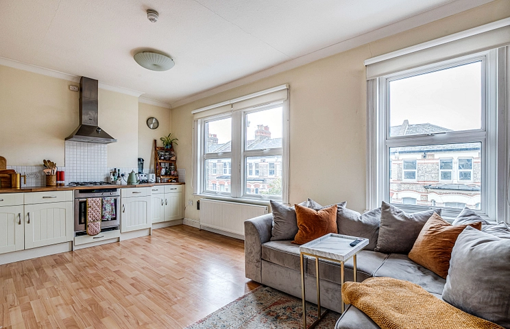 2 bedroom apartment to rent - Sandmere Road, London, SW4 - Property View 1